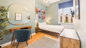 A bedroom with a bed, bedside table, lamp, and a desk with a chair. - Host & Stay | The Georgian Quarter @ Catherine Street VI (Liverpool)