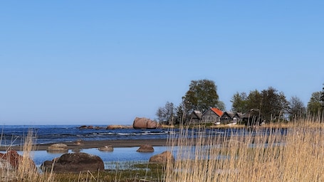 Beach. Stylish vacation home with sauna in the fishing village of Altja (Lahemaa National Park)