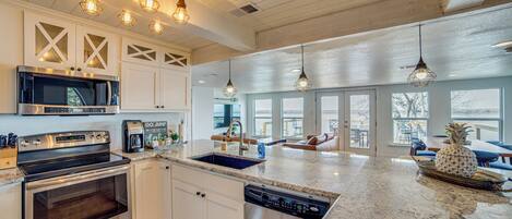 Frigorífic, microones, placa de cuina i rentaplats