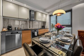 Fridge, oven, stovetop, dishwasher - Górczewska Apt - A/C, Metro&Balcony - by Rentujemy (Warszawa)