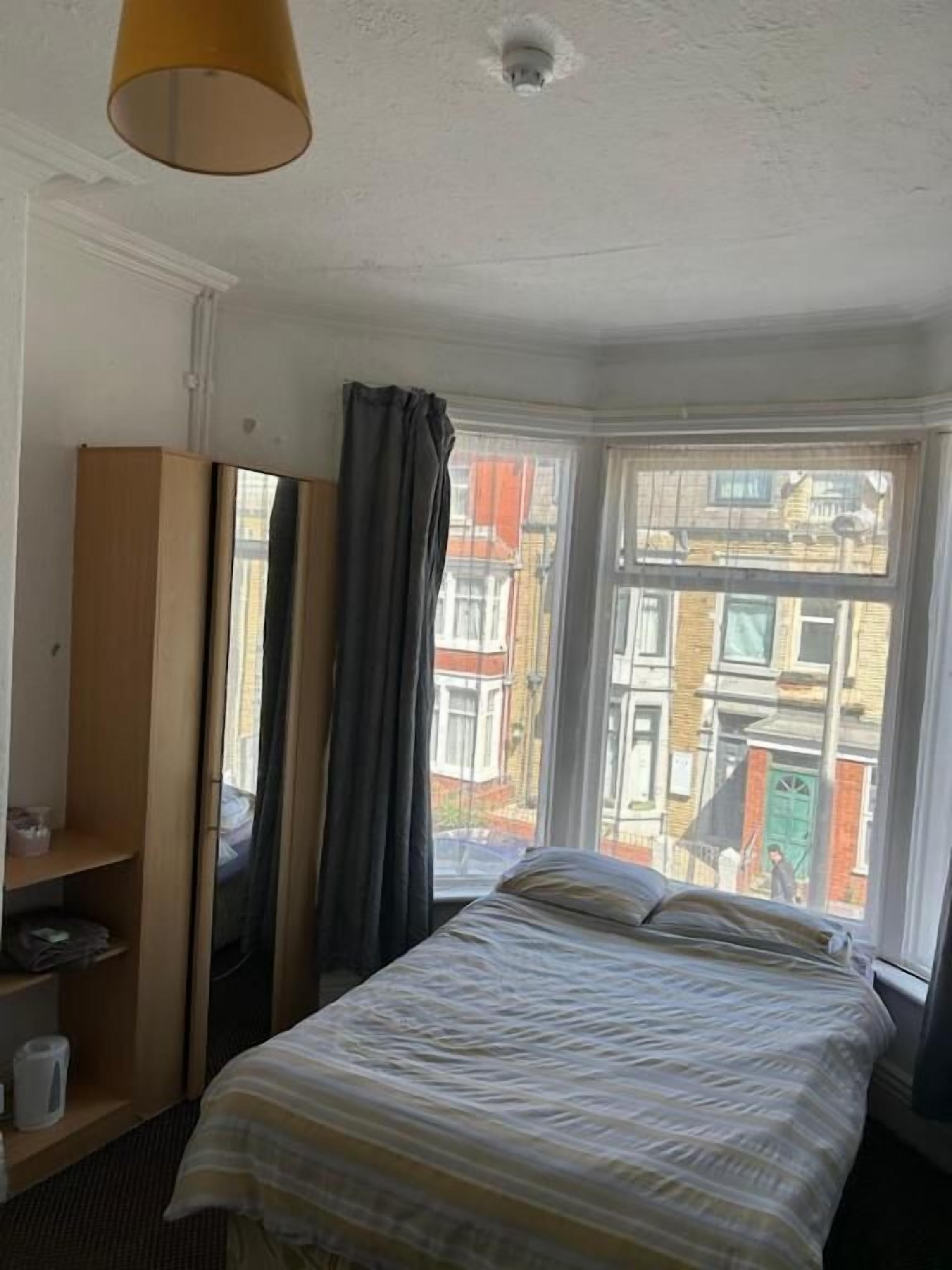 Een strijkplank/strijkijzer, gratis wifi