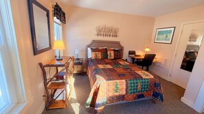 WiFi, bed sheets - Lakeview, pet friendly apartment with lake access by the Juniper Motel (Greenville)