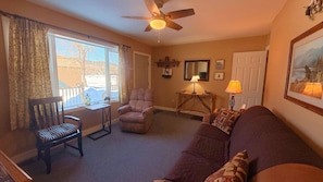 TV - Lakeview, pet friendly apartment with lake access by the Juniper Motel (Greenville)
