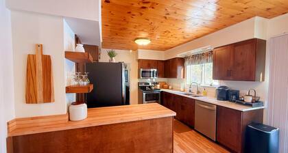 Lakeview, pet friendly apartment with lake access by the Juniper Motel