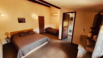 Bureau, espace de travail pour ordinateur portable