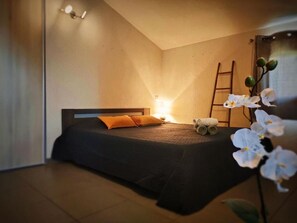 Desk, laptop workspace, soundproofing, free WiFi - Casa Stella  (Olmeto)