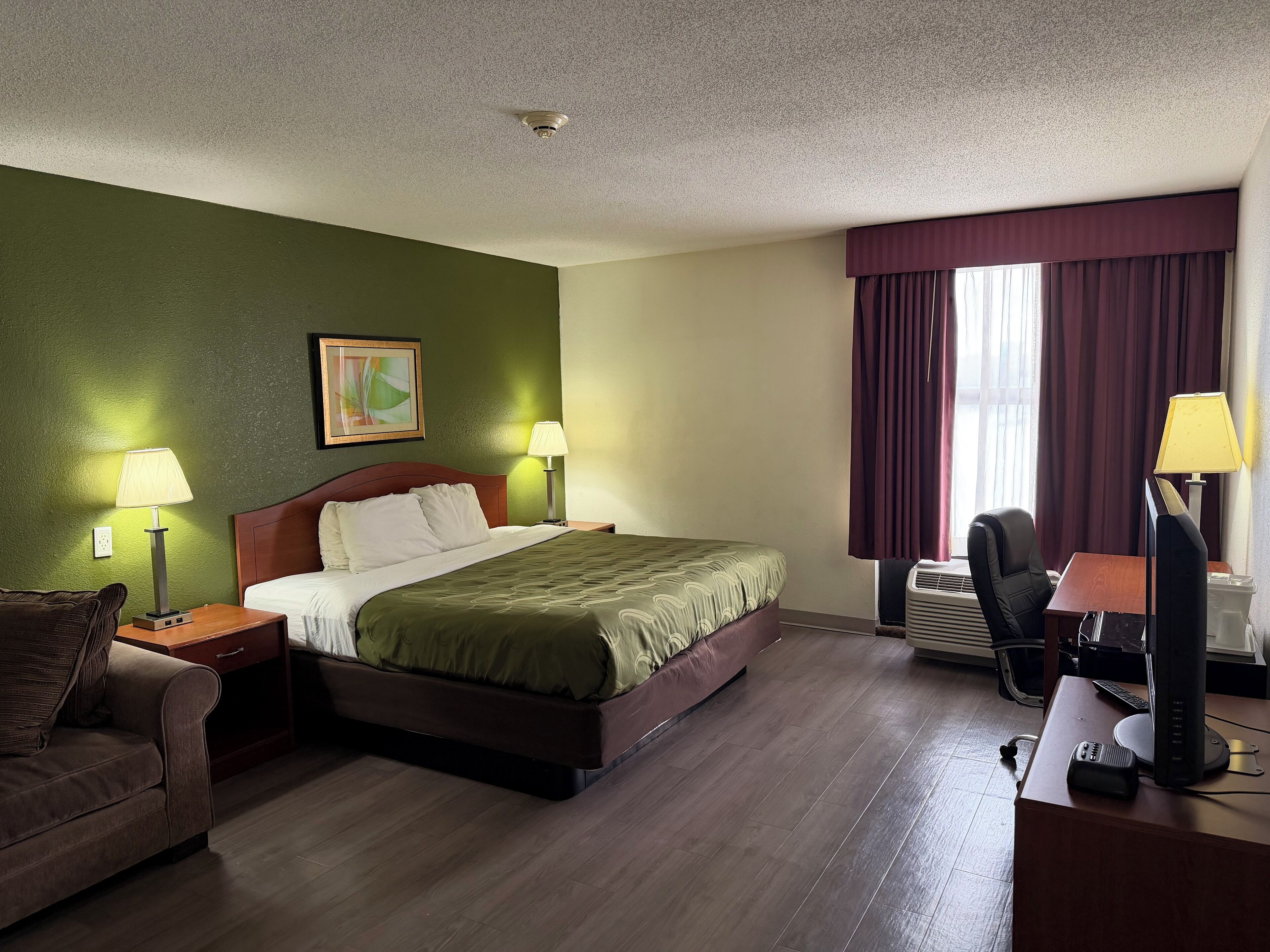 Zimmer, Nichtraucher | Schreibtisch, laptopgeeigneter Arbeitsplatz, Bügeleisen/Bügelbrett