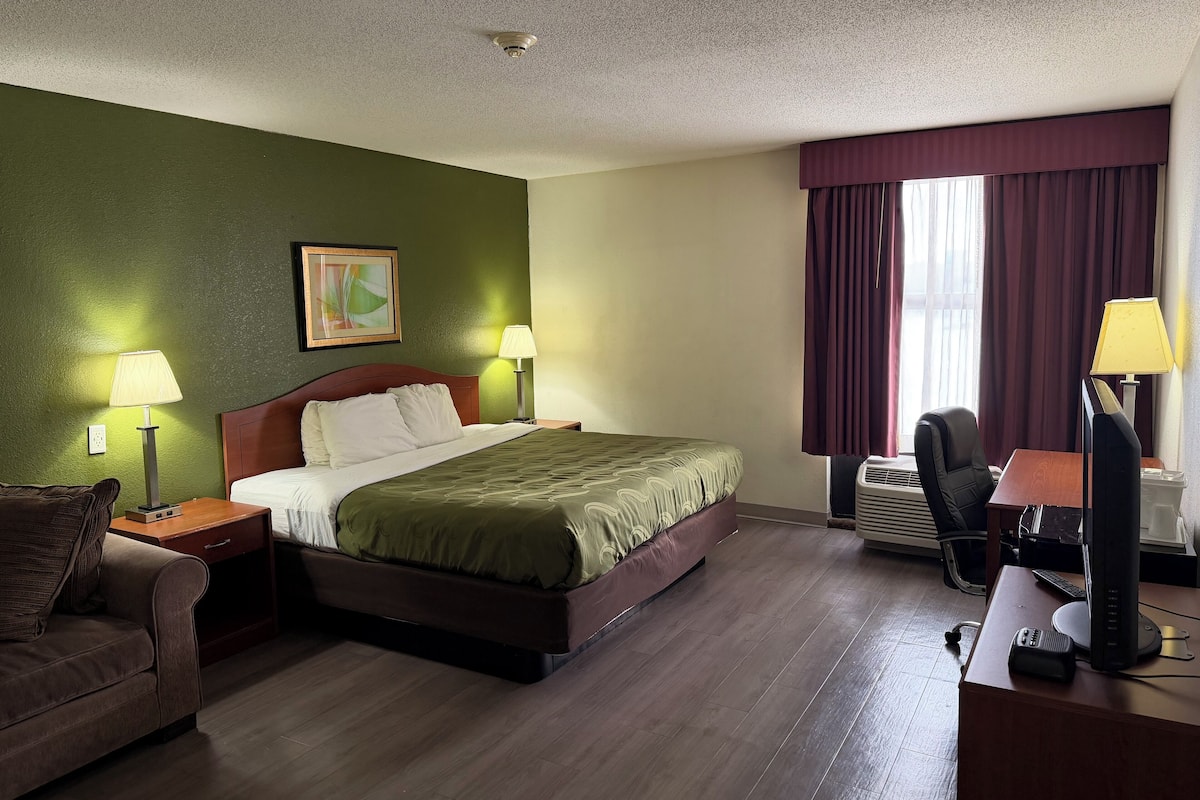 Zimmer, Nichtraucher | Schreibtisch, laptopgeeigneter Arbeitsplatz, Bügeleisen/Bügelbrett