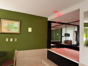 Værelse - ikke-ryger | Opholdsområde | 41-tommers tv med satellitkanaler