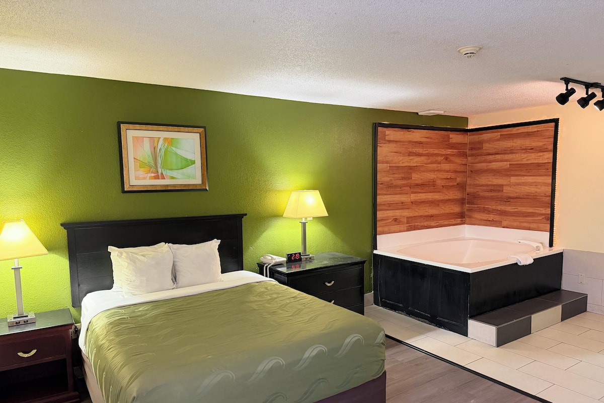 Zimmer, Nichtraucher | Schreibtisch, laptopgeeigneter Arbeitsplatz, Bügeleisen/Bügelbrett