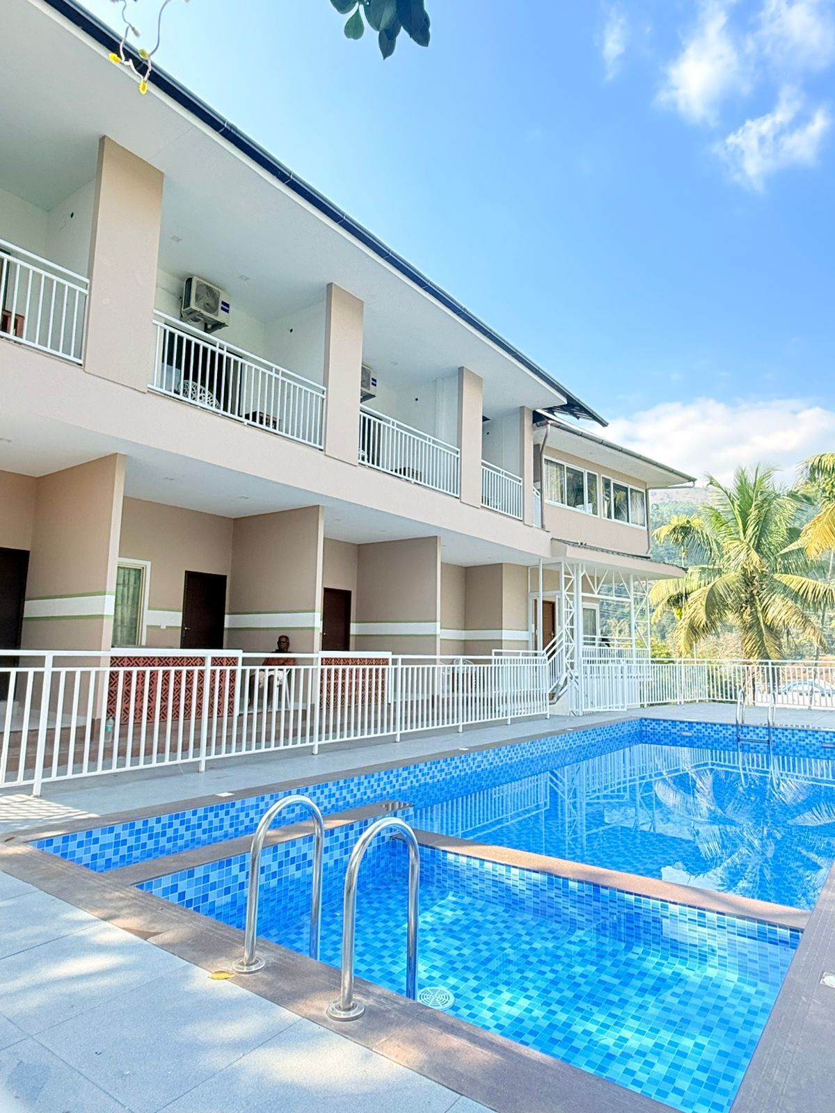 حمّام سباحة خارجي