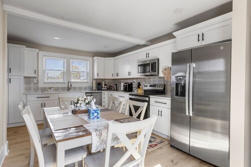 Greenville Cozy Retreat, Modern 3BR 1 BA, fenced backyard, minutes to Downtown.