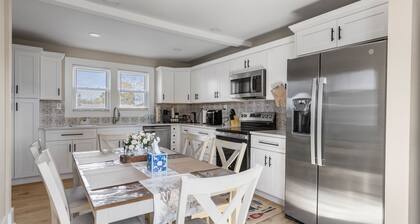 Greenville Cozy Retreat, Modern 3BR 1 BA, fenced backyard, minutes to Downtown.