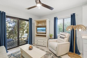 Smart TV - 🌴Steps to Private Beach | Pet Friendly | Sea Dunes Nautilus B8🌴 (New Smyrna Beach)