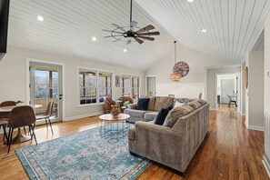 TV, fireplace - Fireside Retreat, Luxury Waterfront Home, Private Dock, Fire Pit, Arcade, Kayaks, Fishing & More! (Mooresville)