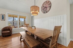 Dining - Fireside Retreat, Luxury Waterfront Home, Private Dock, Fire Pit, Arcade, Kayaks, Fishing & More! (Mooresville)