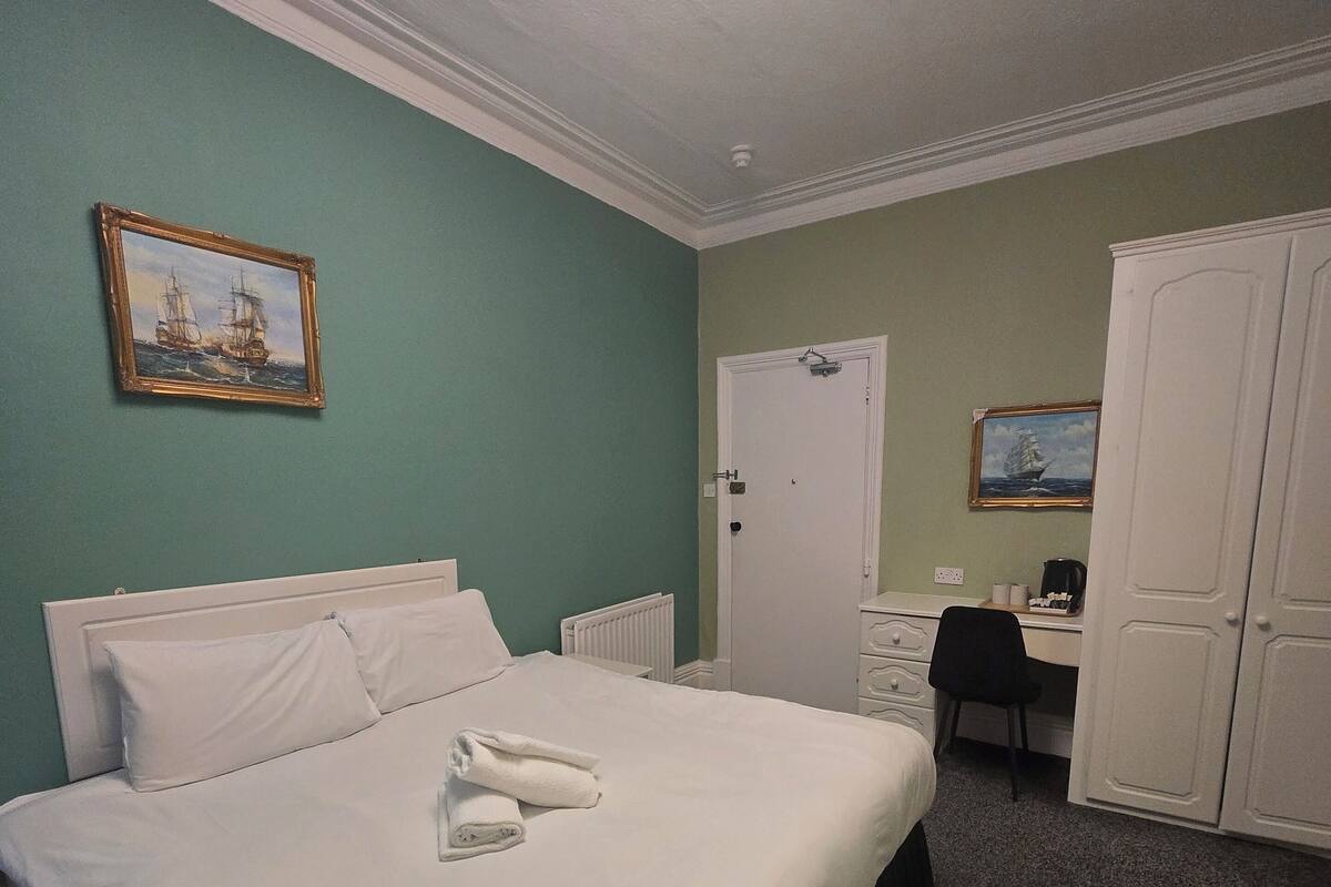 Dobbeltrom – standard, ikke-røyk, ved stranden | Sengetøy av topp kvalitet, memory foam-senger og skrivebord
