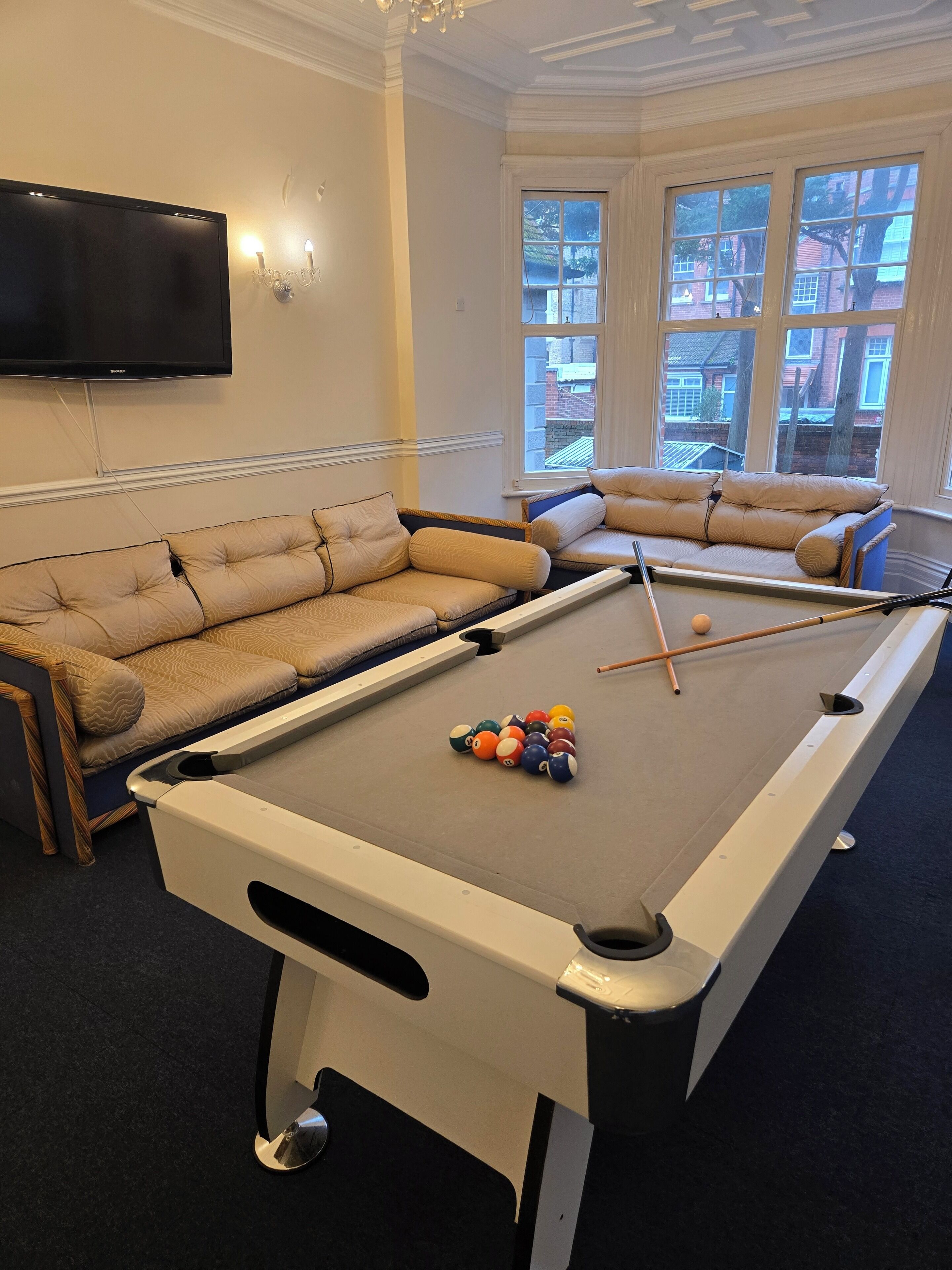 32-inch TV with digital channels