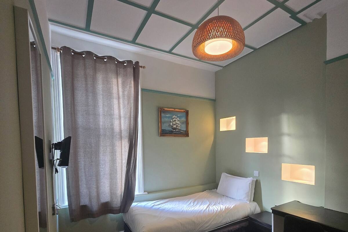 Enkeltrom – standard, ikke-røyk, ved stranden | Sengetøy av topp kvalitet, memory foam-senger og skrivebord