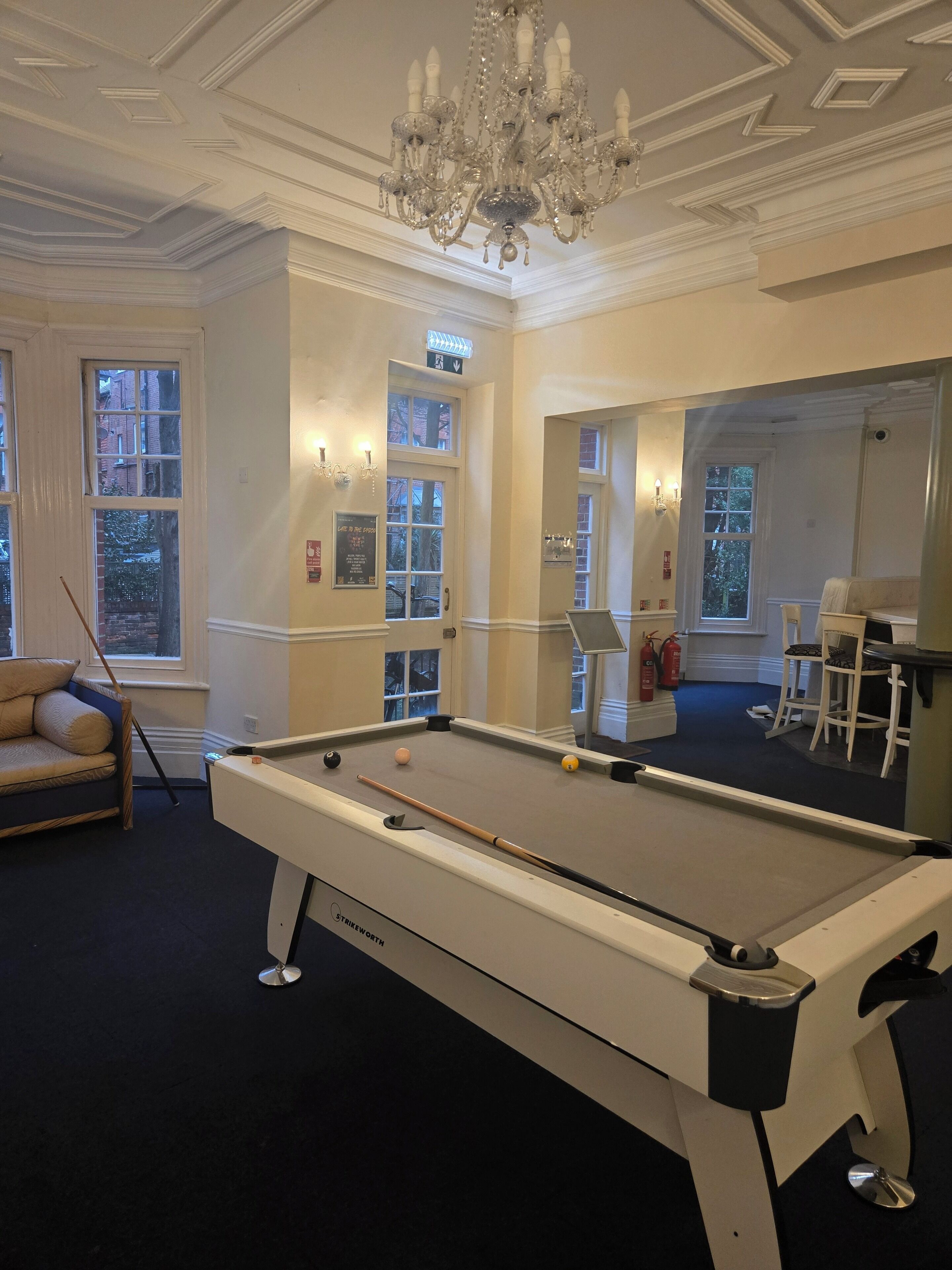 32-inch TV with digital channels