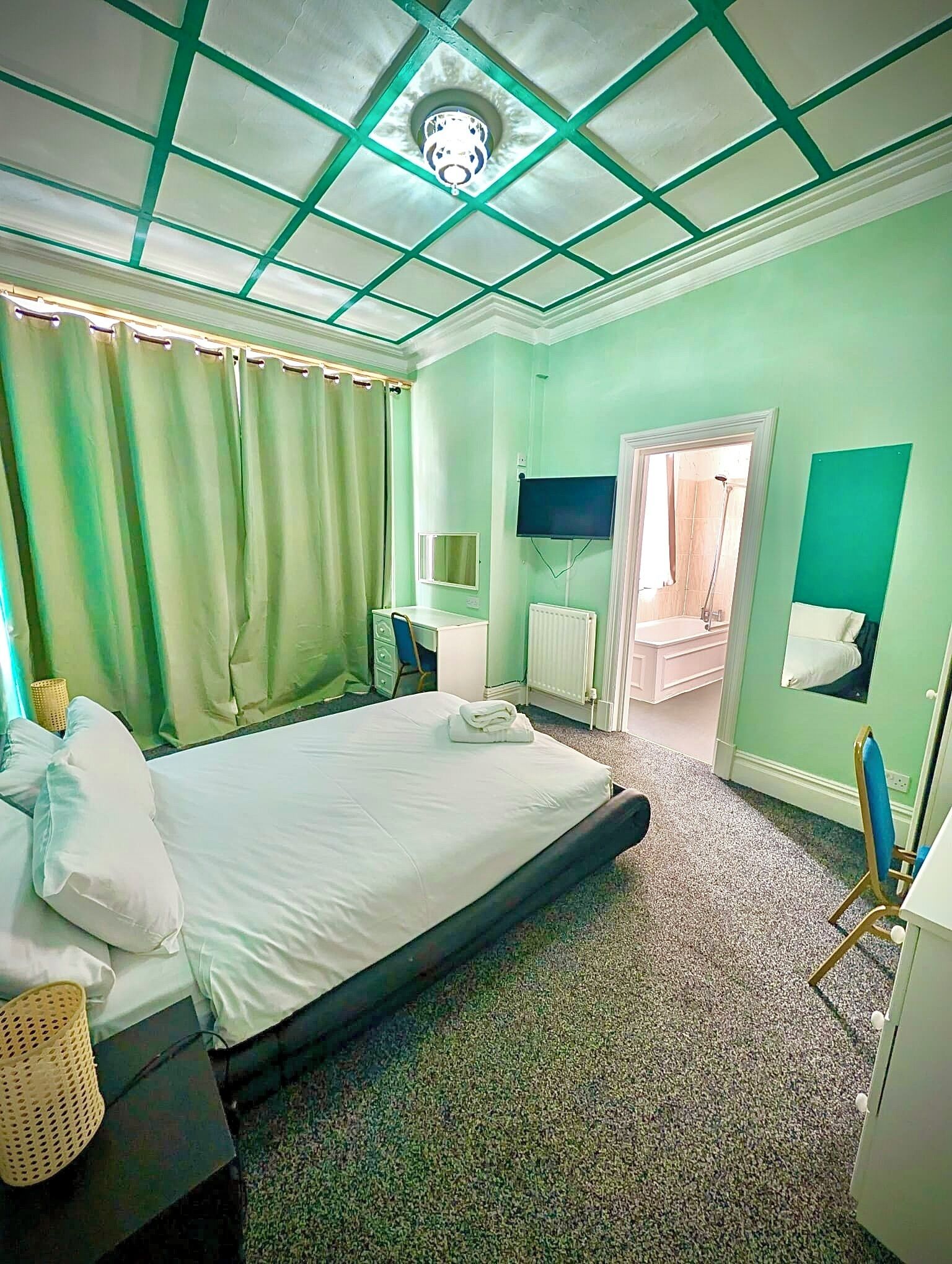 Habitación doble Deluxe, balcón, junto a la playa | Ropa de cama de alta calidad y camas con efecto memoria 