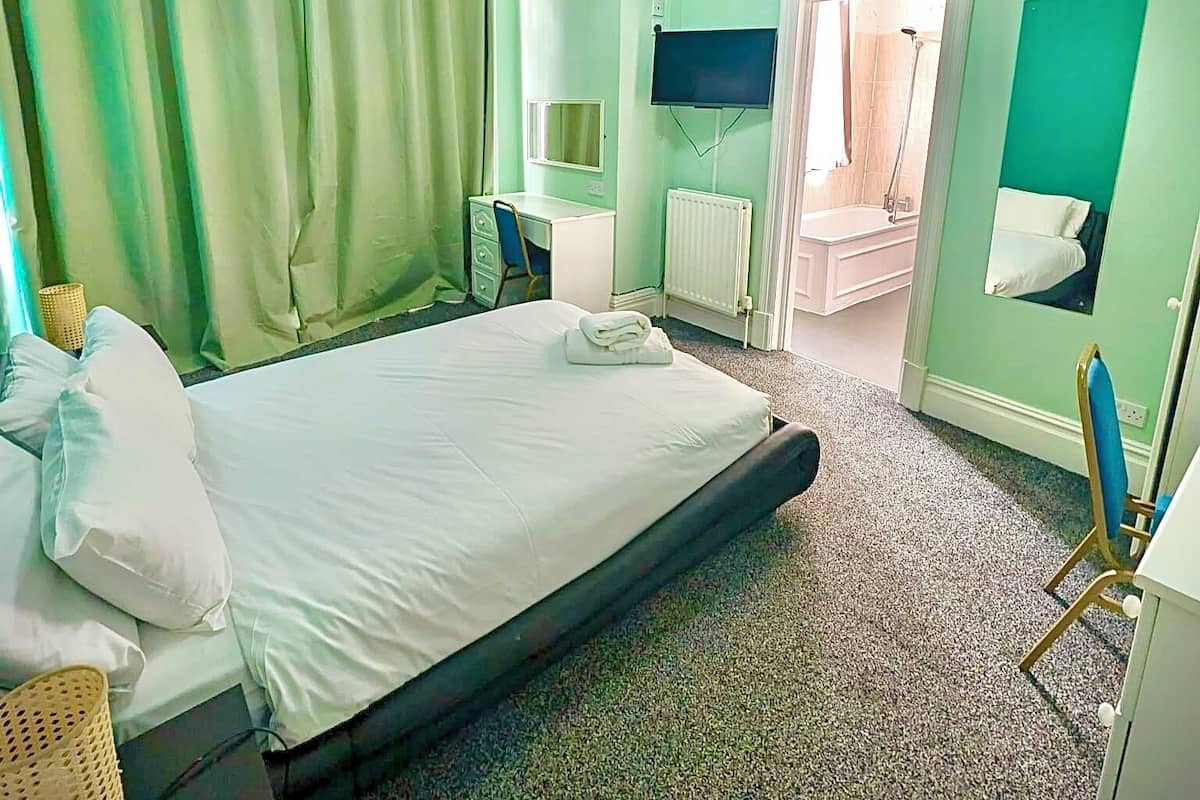 Dobbeltrom – deluxe, balkong, ved stranden | Sengetøy av topp kvalitet, memory foam-senger og skrivebord