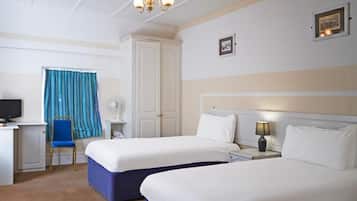 Habitación estándar con 2 camas individuales, no fumadores, junto a la playa | Ropa de cama de alta calidad y colchones viscoelásticos