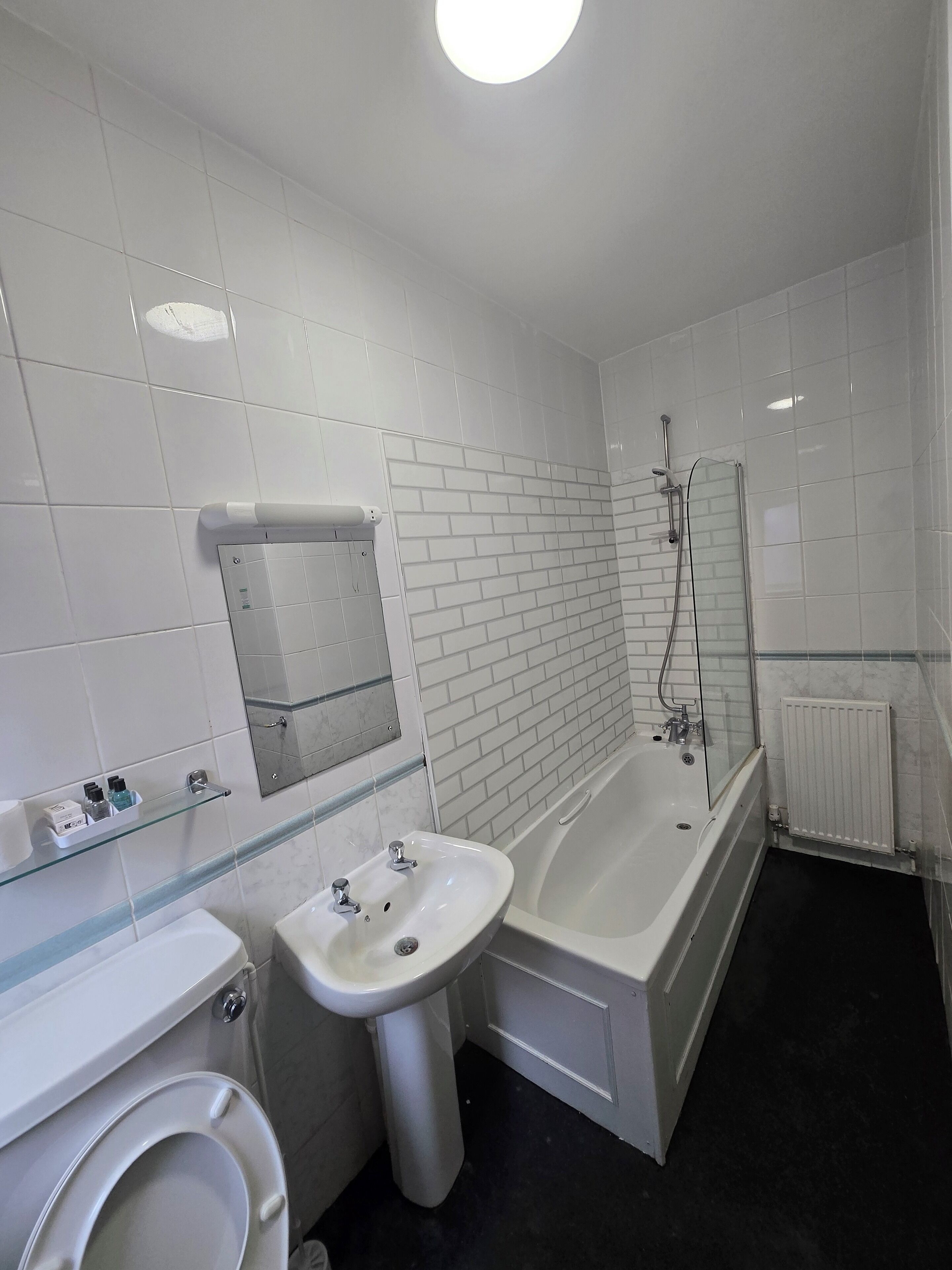 Deluxe Double Room, Balcony, Beachside | Bathroom