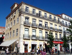 Exterior - 'Inn Chiado - Double Room 2' with Balcony, Wi-Fi and Air Conditioning (Lisboa)