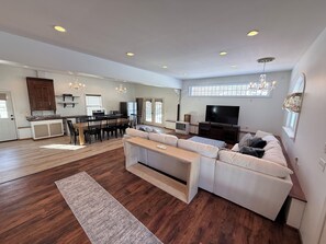 Smart TV, video games, table football - The Retreat at Firefly- 2 homes, pool, game zone! (Wells)
