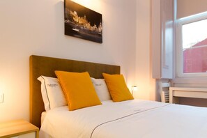 Iron/ironing board, WiFi, bed sheets - Double Room 5 at Inn Chiado with Wi-Fi and Air Conditioning (Lisboa)