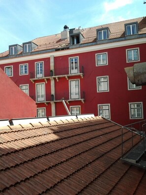 Exterior - 'Inn Chiado - Double Room 6' with Balcony, Wi-Fi and Air Conditioning (Lisboa)