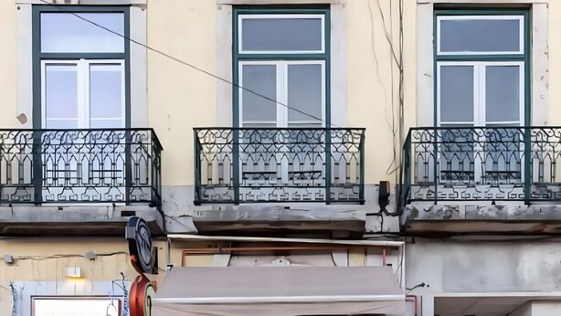 A building with a shop entrance, a red scooter, and a sign with the number 65. - 'Inn Chiado - Double Room 6' with Balcony, Wi-Fi and Air Conditioning (Lisboa)