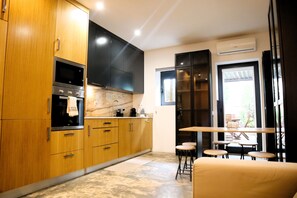 Fridge, microwave, oven, stovetop - Francos Family House (Porto)