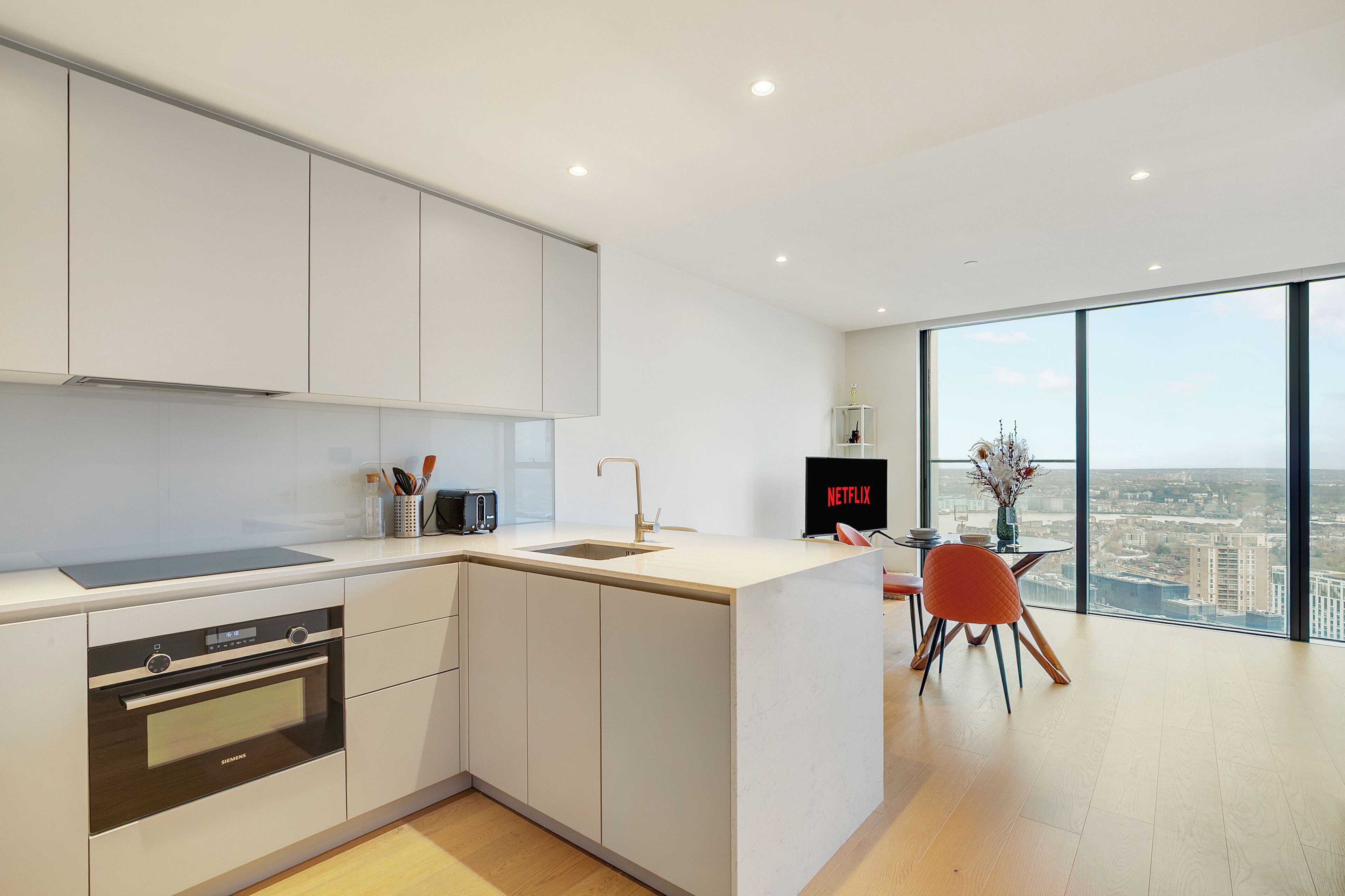 Kühlschrank, Mikrowelle, Ofen, Herdplatte