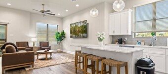 Mais La House-Garage-KING-85`TV-Cajun Luxury