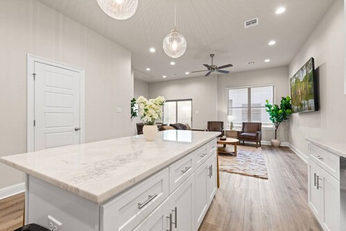 Willow House KING Garage Sports Complex WiFi