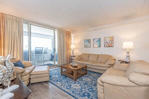 TV - Oceanfront 15th Floor Condo w/ Balcony & Pool (Ocean City)