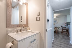 Interior - Oceanfront 15th Floor Condo w/ Balcony & Pool (Ocean City)