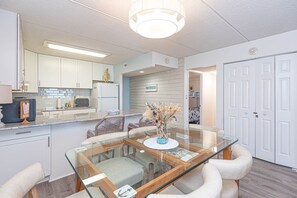 Dining - Oceanfront 15th Floor Condo w/ Balcony & Pool (Ocean City)