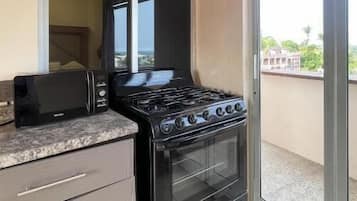 Habitación doble superior, balcón, vista al mar | Cocina privada