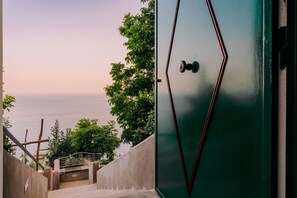 Interior - aLone, in  private garden, at 1,5 Km. from downtown  Amalfi and close to a beach (Amalfi)