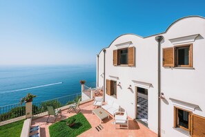 Terrace/patio - aLone, in  private garden, at 1,5 Km. from downtown  Amalfi and close to a beach (Amalfi)