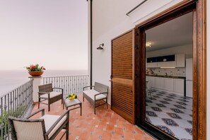 Property grounds - aLone, in  private garden, at 1,5 Km. from downtown  Amalfi and close to a beach (Amalfi)