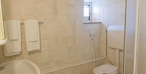 Studio, Meerblick | Badezimmer | Dusche, Haartrockner, Handtücher, Seife