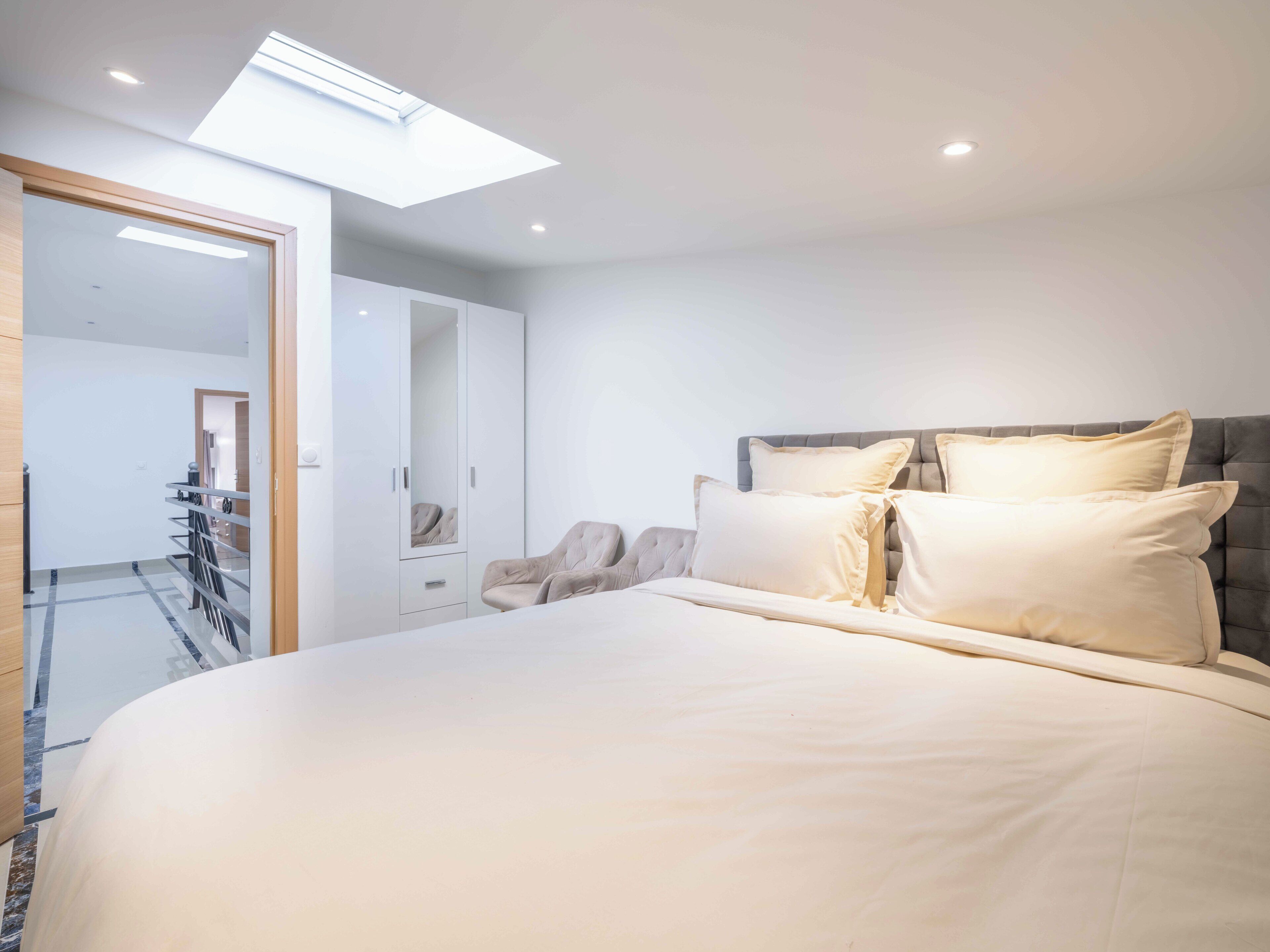 Iron/ironing board, internet, bed sheets