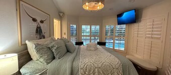 Luxury Cabana at Ostrich Ranch, Petting Zoo Safari