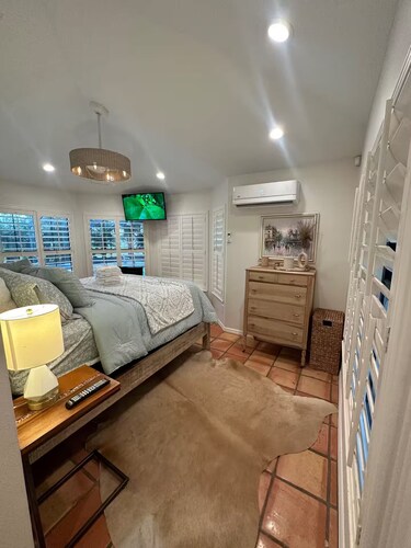 Luxury Cabana at Ostrich Ranch, Petting Zoo Safari