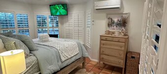 Luxury Cabana at Ostrich Ranch, Petting Zoo Safari