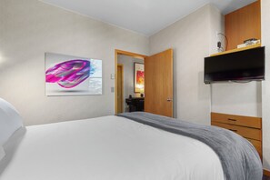 2 bedrooms, WiFi (free), bed sheets - Condo in River Run Village! Fireplace! 5 Minute Walk to the Ski Lift! (Keystone)